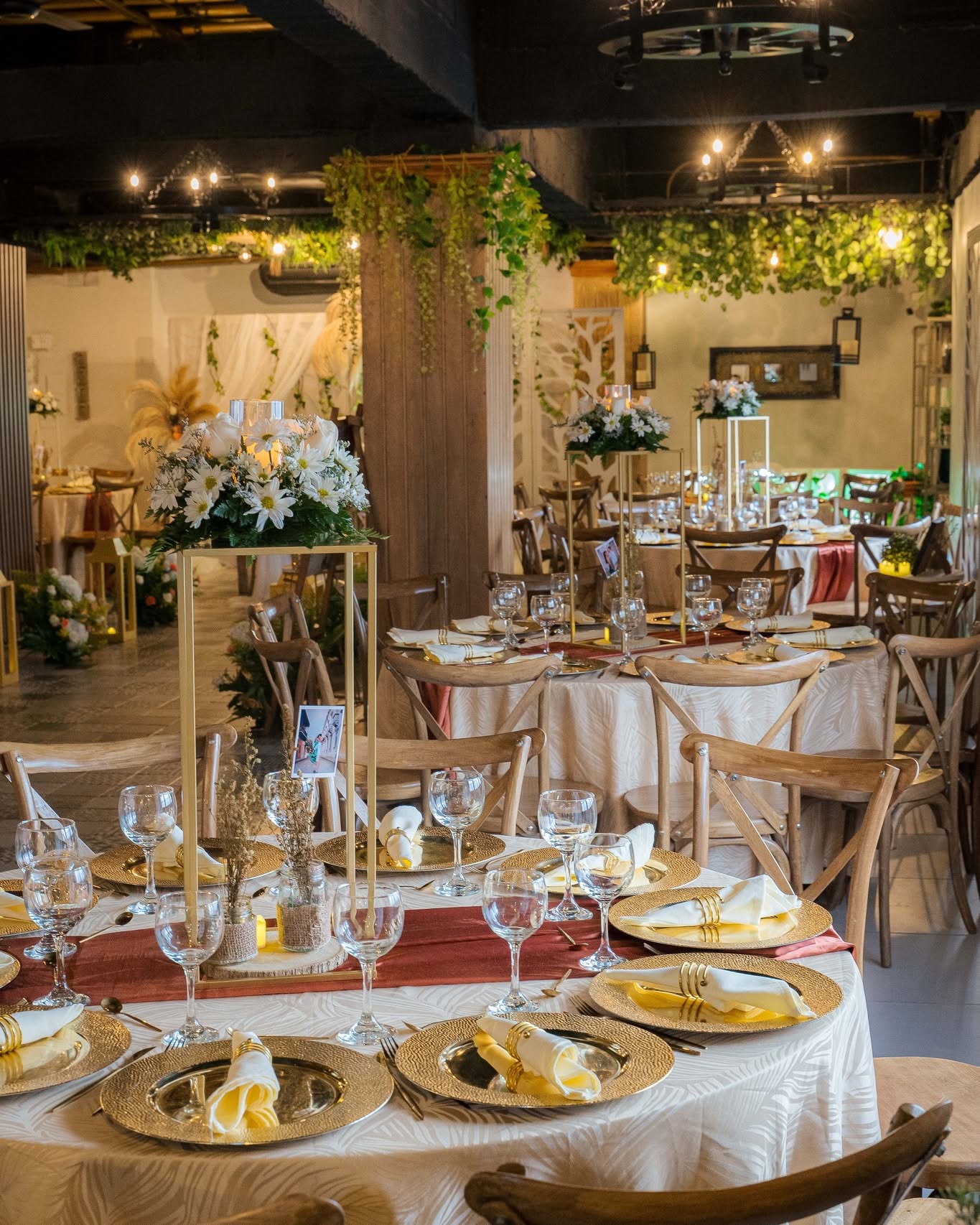 Comensales disfrutando en Brasa & Barril